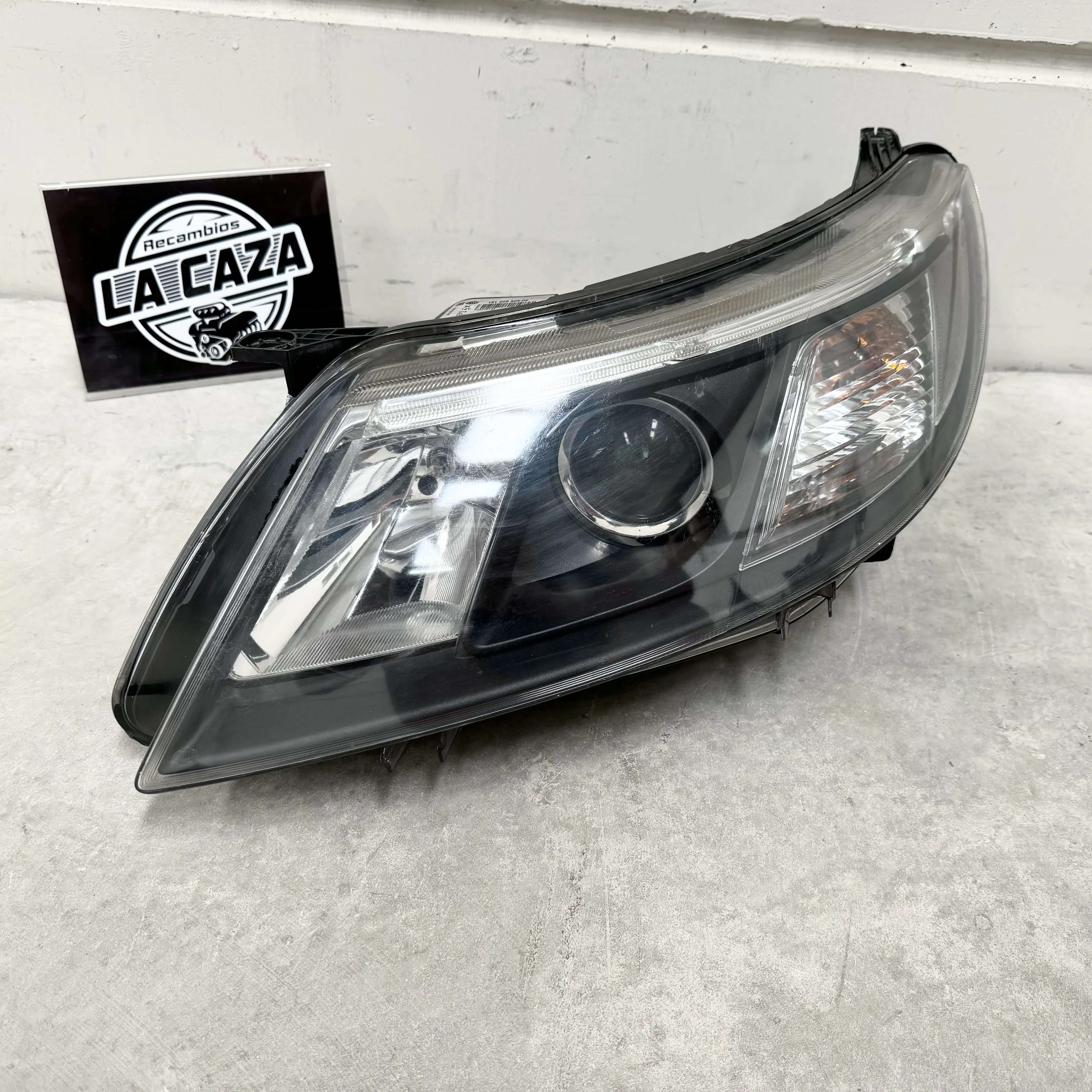 Faro izquierdo XENON Saab 93 