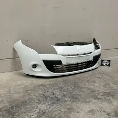 Paragolpes delantero Renault Megane III — OEM 620220004R