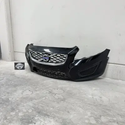 Paragolpes delantero Volvo C30 — OEM 31214635